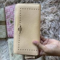 ราคา กระเป๋าสตางค์ซิปปี้ใบยาวCoachแท้สีครีม2 (23111116989)