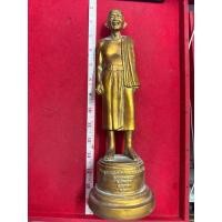 ราคา พระยืน บูชา หลวงปู่ทิม วัดละหารไร่ เนื้อผงพุทธคุณ พิมพ์ยืน ฐานฝังพระขุนแผน ลงทอง (52250202376)