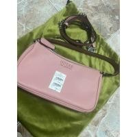 ราคา กระเป๋าสะพายไหล่/ถือ Guess แท้ 100% สีชมพูน่ารัก ลูกคุณ (ราคาป้าย 3,790.-) (19625454173)