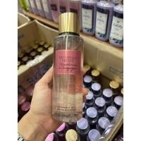 ราคา Victoria's Secret Strawberries & Champagne Fragrance Mist 250ml.