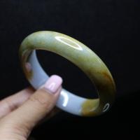 ราคา กำไลหยกเหลืองน้ำผึ้งอมเขียวติดขาว size 61 mm (27464075176)