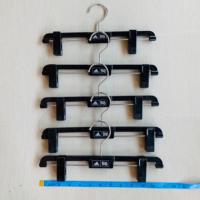 ราคา ไม้หนีบกางเกง มือสอง มัดละ 5 ชิ้น 100฿ (2343688306)