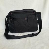 ราคา [PRELOVED] กระเป๋าสะพาย FILA ของแท้ (26490342032)