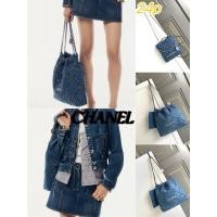 ราคา แท้ CHANEL24P โลโก้ตัวอักษร Drawstring ปิดผ้ายีนส์ไล่ระดับสีตกแต่งโลหะกระเป๋าสะพายถังกระเป๋าสะพายไหล่ (26357237058)