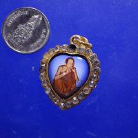 ราคา ถูกๆ ..ล็อกเก็ต เข็มกลัด ล้อมเพชร หลวงพ่อคูณ วัดบ้านไร่....65.3.25...ถด6 (25021893526)