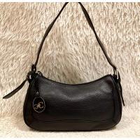 ราคา กระเป๋าหนัง มือสอง แบรนด์ CAPACCI สภาพยังใหม่ มีช่องใส่ของช่องใหญ่ 1 ช่อง ภายในสะอาด (28257102703)