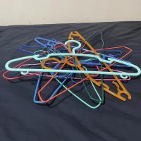 ราคา ไม้แขวนเสื้อ ไม้แขวนผ้า คละสี คละแบบ ชุดละ 5 ชิ้น และ 10 ชิ้น (17078461238)