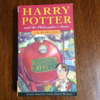 ราคา หนังสือแฮร์รี่พอตเตอร์กับศิลาอาถรรพ์ (ปกUK) ภาษาอังกฤษมือสอง (1739793049)