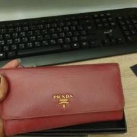 ราคา Prada long wallet saffiano ของแท้ มือสอง (2356248205)