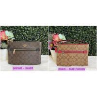 ราคา Coach แท้ ✔️ พร้อมส่ง กระเป๋าคล้องมือรุ่นใหม่ | Coach Gallery Pouch in Signature Canvas (5333762865)