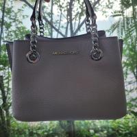 ราคา New!!! MICHAEL KORS รุ่น TEAGEN Small Messenger Leather Crossbody Bag สี Pearl Grey (17328057588)