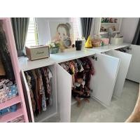 ราคา ตู้เสื้อผ้าเด็ก3บานทับขอบ (18924182447)