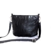 ราคา [กระเป๋ามือสอง] กระเป๋าสะพายหนังวัวสีดำ cross body หนังวัวแท้ 9นิ้ว สีดำ กระเป๋าสภาพดี กระเป๋าสะพายข้าง (9687382083)