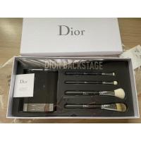 ราคา พร้อมส่ง DIOR BACKSTAGE OFFER VIP MEMBER GIFT เซทแปรงแต่งหน้า 4 ชิ้น ของแท้ พร้อมกล่องใส่แปรงและกล่องของขวัญดิออร์สวยหรู (10401386178)