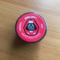 ราคา THE BODY SHOP BORN LIPPY STRAWBERRY LIP BALM. ขนาด 10 ml ราคา 220 บาท New Born Lippy™ ลิปบาล์มหอมกลิ่นผลไม้ ใหม่!ของแท้ (1171350312)