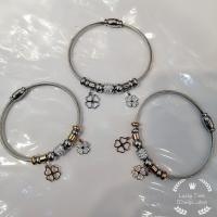 ราคา กำไลข้อมือแฟชั่นแม่เหล็ก ลายใบโคลเวอร์4แฉก วัสดุสแตนเลส (6016563426)