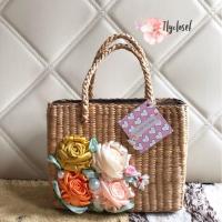 ราคา กระเป๋าสานปักริบบิ้น SALE!! พร้อมส่งค่ะ ของใหม่นะคะ (2280561620)