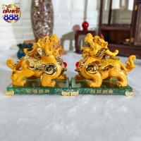 ราคา ปี่เซียะคู่ทอง เรียกเงินทอง เสริมโชคลาภ พร้อมฐานแก้ว งานเรซิ่นพ่นทรายทอง สูง 7 นิ้ว (7955683605)