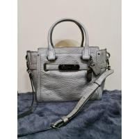ราคา COACH SWAGGER สีเงินเมทัลลิค 8" (22742714773)