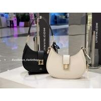 ราคา Lyn กระเป๋าทรงhobo วัสดุหนังpu สวยๆงานแท้ Outlet (26074062291)
