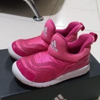ราคา ส่งต่อ **adidas kid แท้** มือ 2 สภาพดี อดิดาสเด็กสีชมพูสดใส (1975525158)
