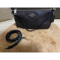 ราคา Coach Top handle pouch in signature (7033629121)