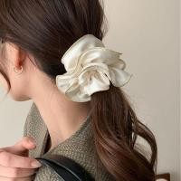 ราคา ยางมัดผม กิ๊บหนีบผม ใหม่ Chanel สไตล์ Scrunchy แหวนยางสำหรับผม สไตล์คลาสสิก ทำจากซาติน (43726843867)