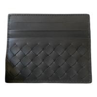 ราคา กระเป๋าสตางค์ผู้ชาย สำหรับใส่การ์ดและบัตร สีดำ (Nero) รุ่น Card Holder แบรนด์ Bottega Veneta (10706706648)