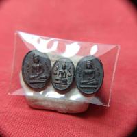 ราคา พระพิจิตรเม็ดข้าวเม่าข้างกนกหลวงพ่อทวีวัดโรงช้างจ.พิจิตรปี2498เหมายก400บาท (41715031220)