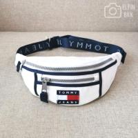 ราคา แท้ <รุ่น UK > TOMMY JEANS Heritage Hip Sack Bag กระเป๋าคาดอก ทอมมี่ สีดำ/สีขาว (6611092049)