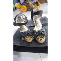 ราคา รองเท้าส้นสูงมือสองสภาพดี ไซส์35 (6762231078)