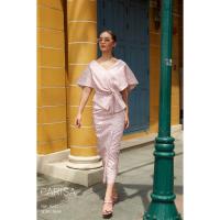 ราคา Carisa เสื้อไทย ชุดไทย ไทยประยุกต์ ผ้าไหมแพรทิพย์ ทรงคอปาด เผยให้เห็นคองามระหง ซับในเนื้อนุ่มผิว [5697 เสื้ออย่างเดียว]] (12830380508)