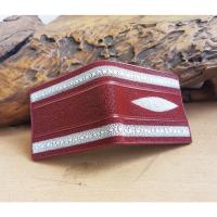 ราคา Genuine Stringray กระเบนหนามสีเบอร์กานดี้ สุดยอดกระเป๋า ในหมวดปลากระเบน สุดยอดของกระเป๋าปลากระเบน ทรง US 2 พับสั้น 5S61 (20958834043)