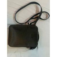 ราคา LACOSTE กระเป๋าสะพายข้างผู้ชาย ของแท้มือ2สภาพดีมาก (20311933211)