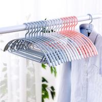 ราคา ไม้แขวนเสื้อ ไม้แขวนเสื้อพลาสติกไม่มีรอยต่อครึ่งวงกลมไม้แขวนกันลื่นราวตากผ้าในครัวเรือน มาการอง สีราวตากผ้า (52851400577)