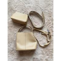 ราคา ‼️ส่งต่อ‼️กระเป๋าสะพาย uwif รุ่น Mini bucket bag (29120754846)