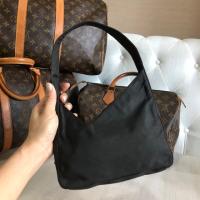 ราคา Prada set + LV + fendi สินค้ามือสอง สภาพพร้อมใช้งาน (7637048389)