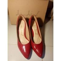 ราคา (ของแท้) Lyn Around รองเท้าผู้หญิง รองเท้าส้นสูง มือสอง SIZE39 จาก SHOP สีแดง สวยดูดีมากๆค่า (21278056908)