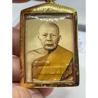 ราคา รูปถ่ายปั๊มนูนหลวงพ่อแดงวัดเขาบันไดอิฐปี 2521 พร้อมบัตรรับประกันเลี่ยมทองทองคำแท้ตัวจริงหายากมากครับ (28372383280)