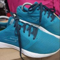 ราคา Skechers. มือสอง สภาพดีพร้อมใช้งาน (2430564419)