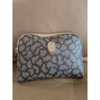 ราคา พร้อมส่ง**กระเป๋าหนังใส่เครื่องสำอางค์ ysl แท้มือสอง (24546795259)