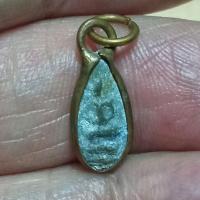 ราคา พระพิจิตรเม็ดข้าวเม่า เนื้อชินตะกั่วเก่ามีคราบไขกรุเก่าขึ้นหน้าหลัง เลี่ยมทองเหลืองจับขอบเดิมๆ เนื้อเก่ามาก รหัส166 (19173903395)