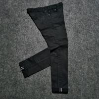 ราคา UNIQLO กางเกงยีนส์ริมแดง ยูนิโคล่ กางเกงขายาวสีดํา (22380774321)