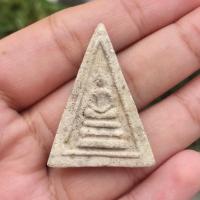 ราคา พระสมเด็จพิมพ์ฐาน3ชั้น3เหลี่ยม เนื้อผงวัดระฆังล้วนๆ หลวงพ่อสุพจน์ วัดสุทัศน์ ก.ท.ม. ปี2485 (22354531123)