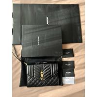 ราคา YSL clutch 8” สีดำ เชฟรอน ใหม่ ซื้อมาเก็บค่ะ ปี 2023 (28567764646)