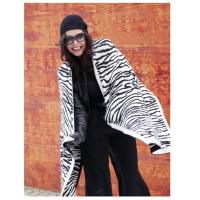 ราคา Used - ผ้าพันคอ zebra print scarf | Zara (26525140847)