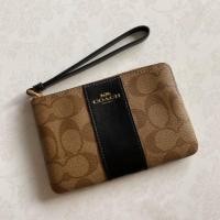 ราคา COACH CORNER ZIP WRISTLET IN SIGNATURE CANVAS #F58035 (5420672450)