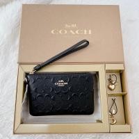 ราคา ✨เซ็ตกระเป๋าคล้องมือ Coach ลายซีนูนสีดำสวยหรู ไซส์S1zip มาพร้อมพวงกุญแจ 2 ชิ้นและกล่องสวยงามมากค่ะ✨ (13299454235)