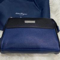 ราคา กระเป๋าหนังพกพา กระเป๋าอเนกประสงค์ Salvatore Ferragamo สีน้ำเงินคาดดำ (6411940323)