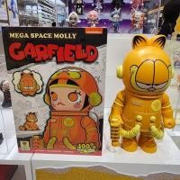 ราคา POP MART MOLLY MEGA SPACE 400% Garfield FIGURE (29004096398)